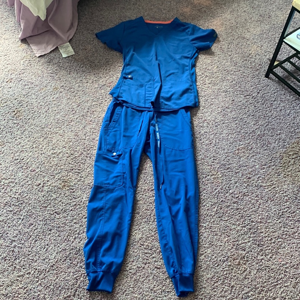 Med Couture Scrubs, perfection condition.